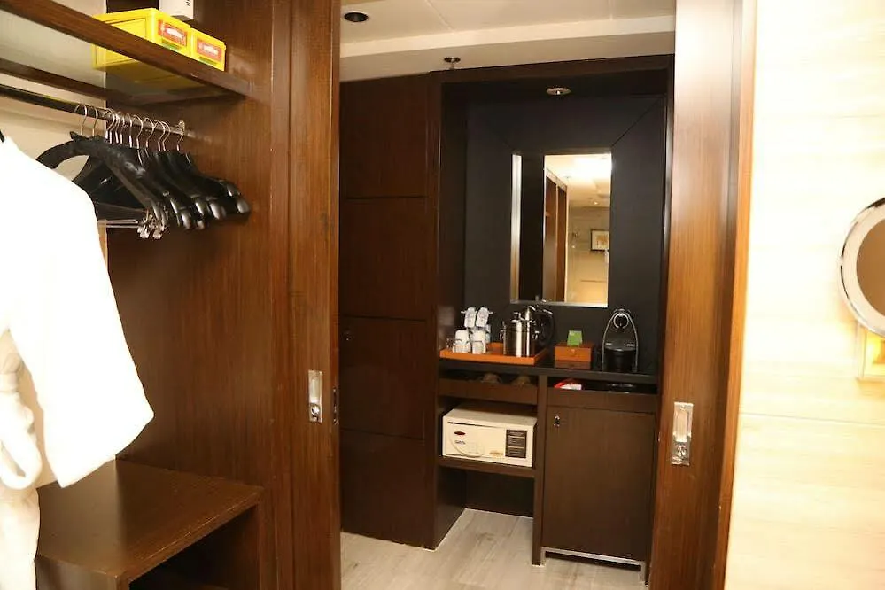 **** Hotel Courtyard By Marriott Shanghai Xujiahui China